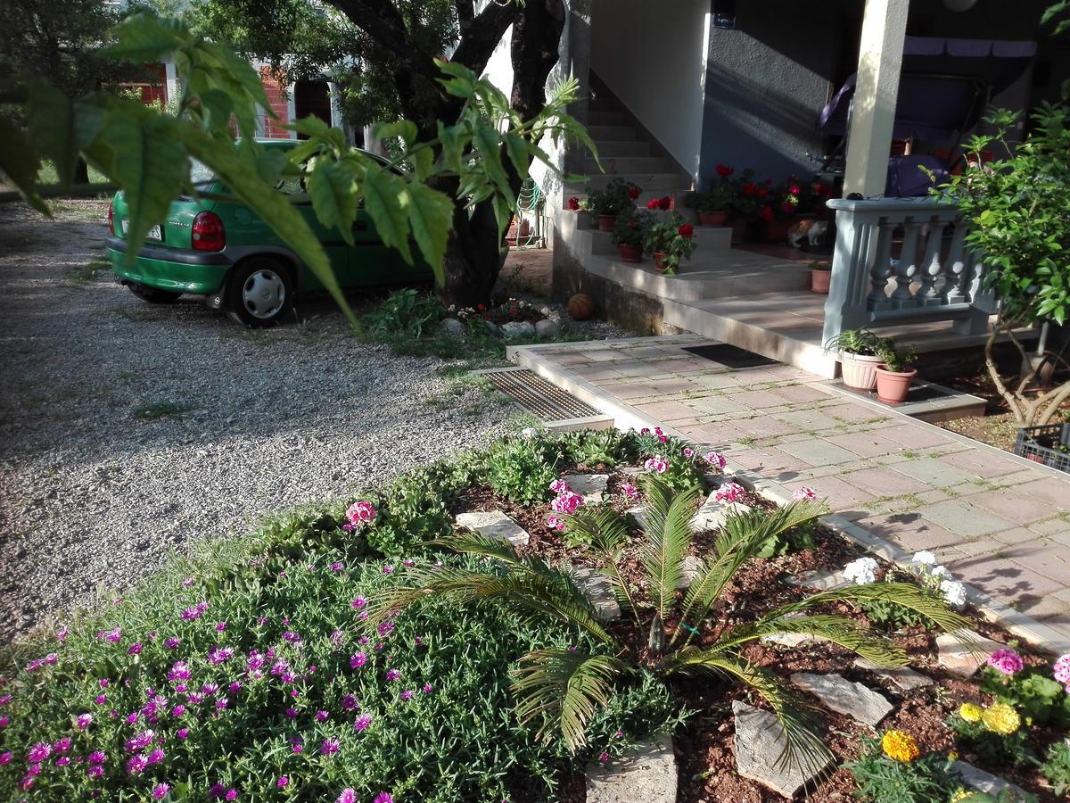 Appartamento Apartman Bojana Starigrad Paklenica Esterno foto
