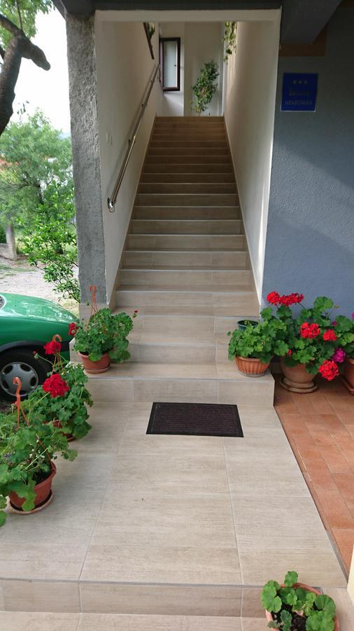 Appartamento Apartman Bojana Starigrad Paklenica Esterno foto